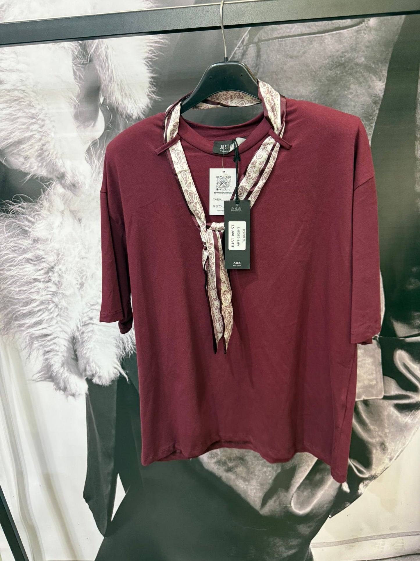 T-shirt Hylary