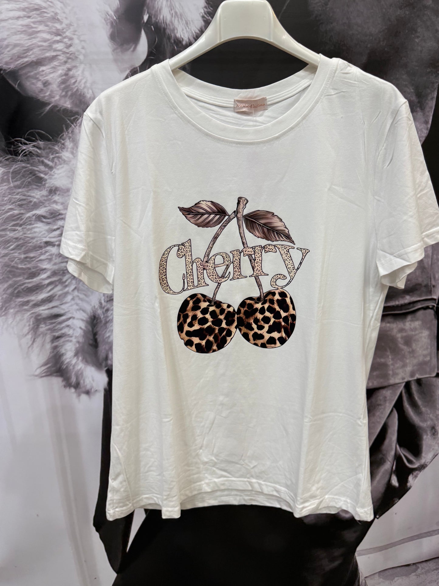 T-shirt Leocherry